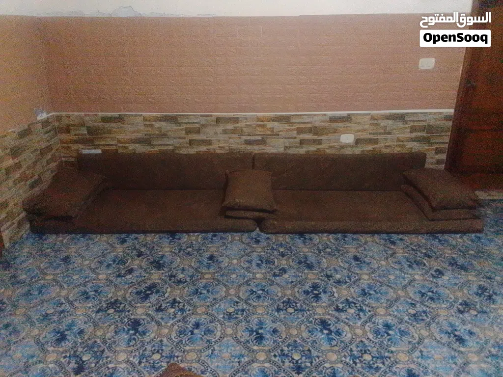 قابل للتفاوض– فرشات بحالة جيدة فرشتين + مسندين+ 6 مخدات الفراش مستعمل استعمال خفيف، ووجه الفرش جديد