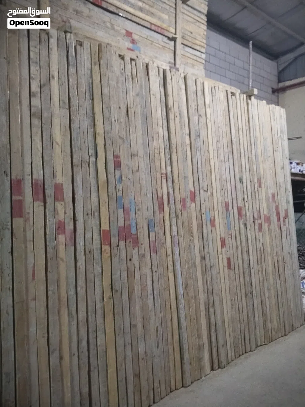 جکات و الخشب للإيجار والبيع construction wood and jacks ar available for rent and sale
