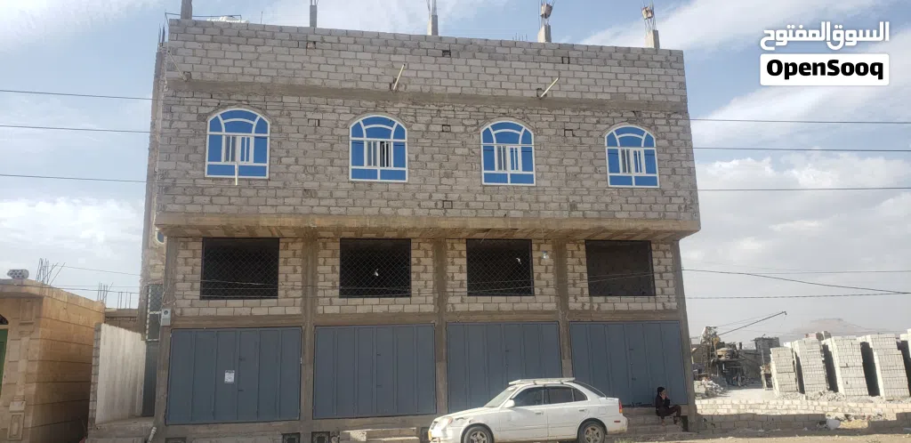اربع فتحات مع البدروم تجاري على شارع 40م قريب شارع تعز 150متر فقط