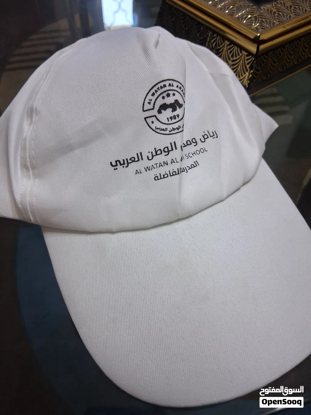 قبعه بيضاء