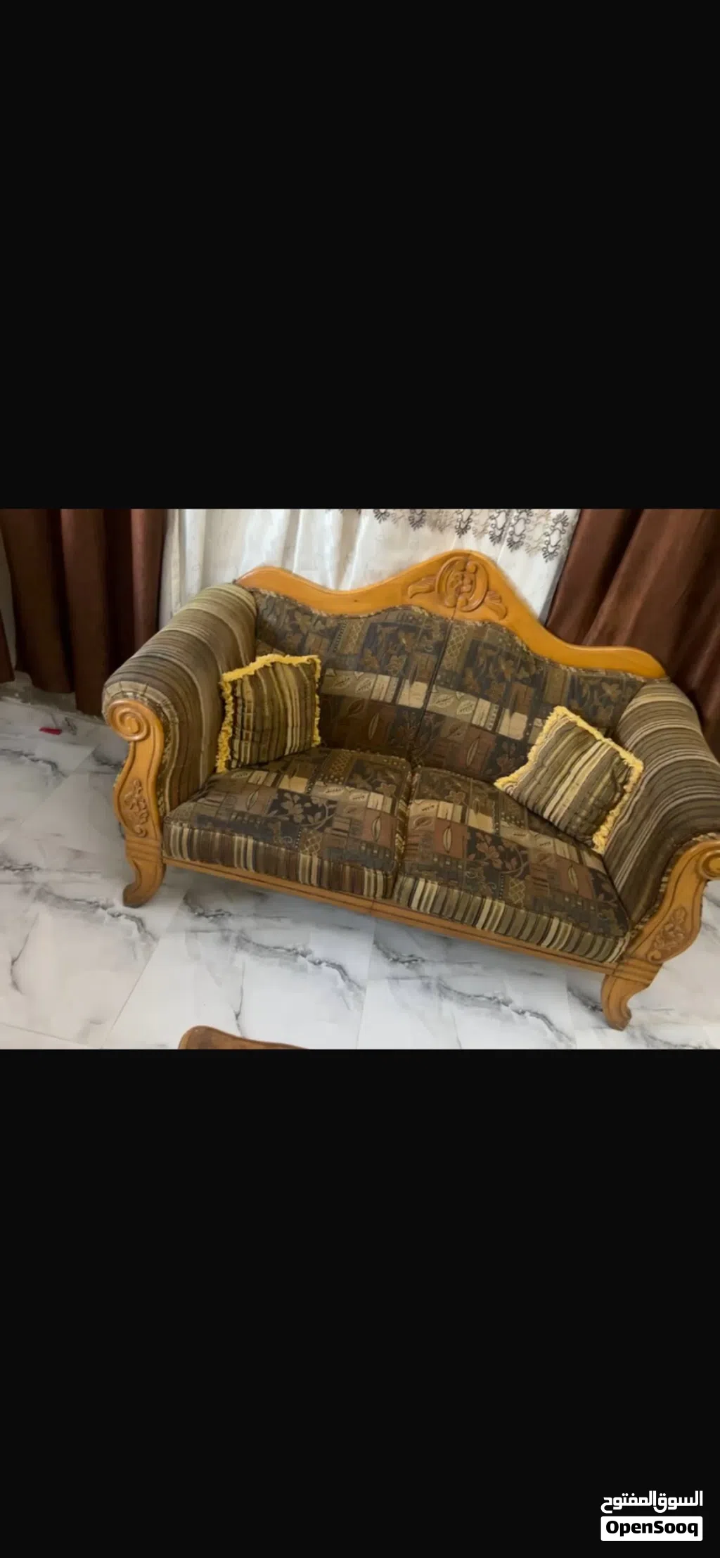 طقم كنب من 7 مقاعد مع طاولات