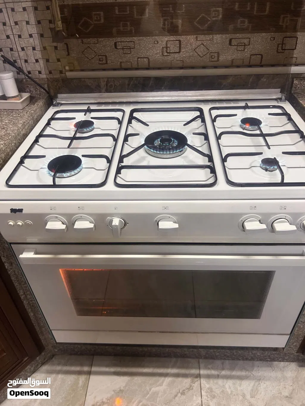 غاز خمس عيون مع فرن للبيع