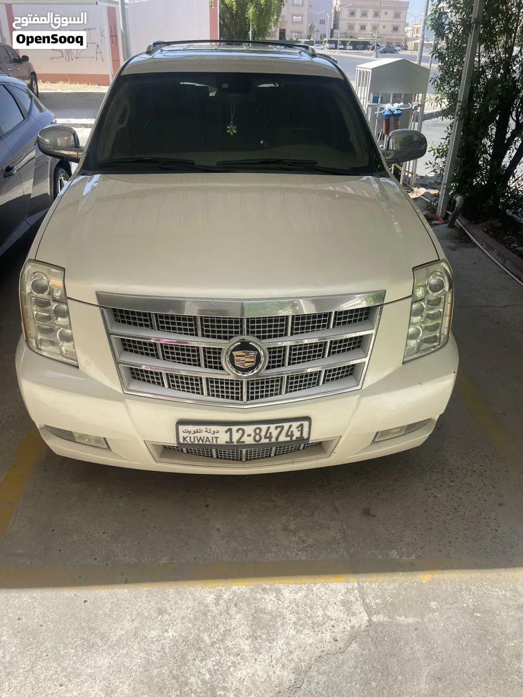 Cadillac Escalade Base