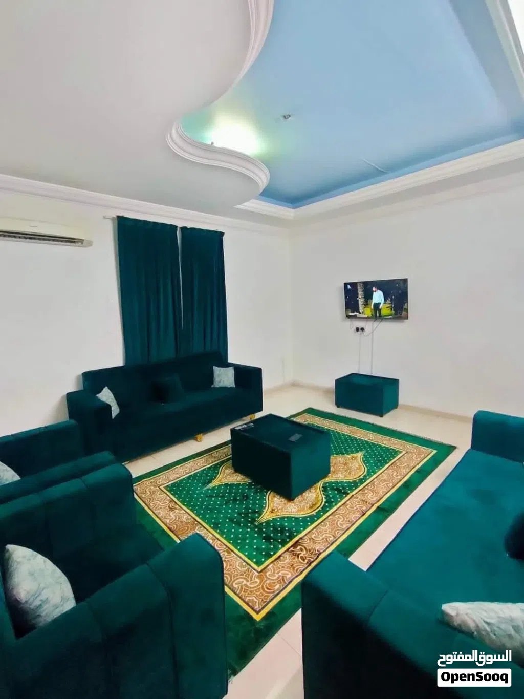 متاح شقة غرفتين وصاله و2حمام شامل كل شى