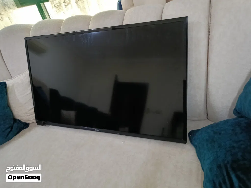 Tcl led40d2710 40بوصة Full hd 1080p شبه الجديد متوفر شاشتين عدد2