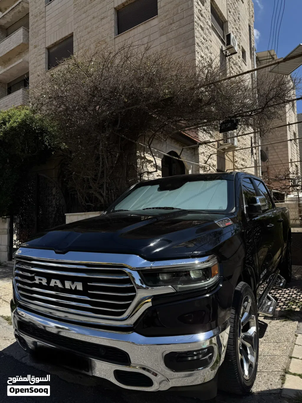 دودج رام Laramie
