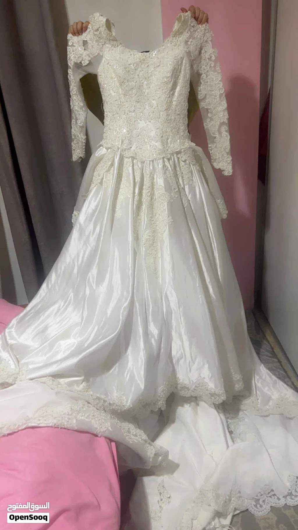 بدلة ستاتي صناعة ايطالية مرتبة كتير ملبوسة مرة بس