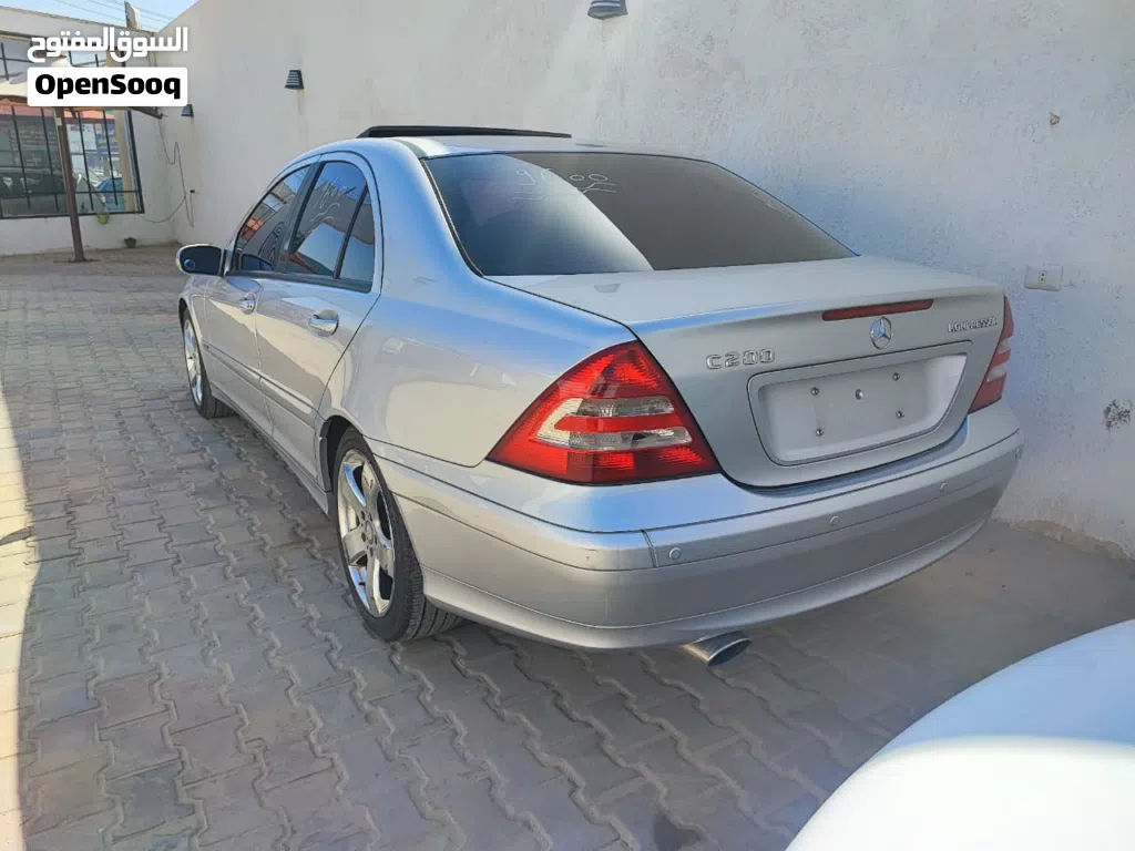 مرسيدس بنز الفئة-C C 200