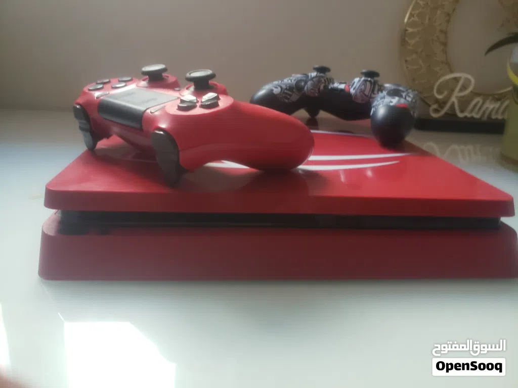 بلستيشن 4. 1 قيقا يديان تحكم