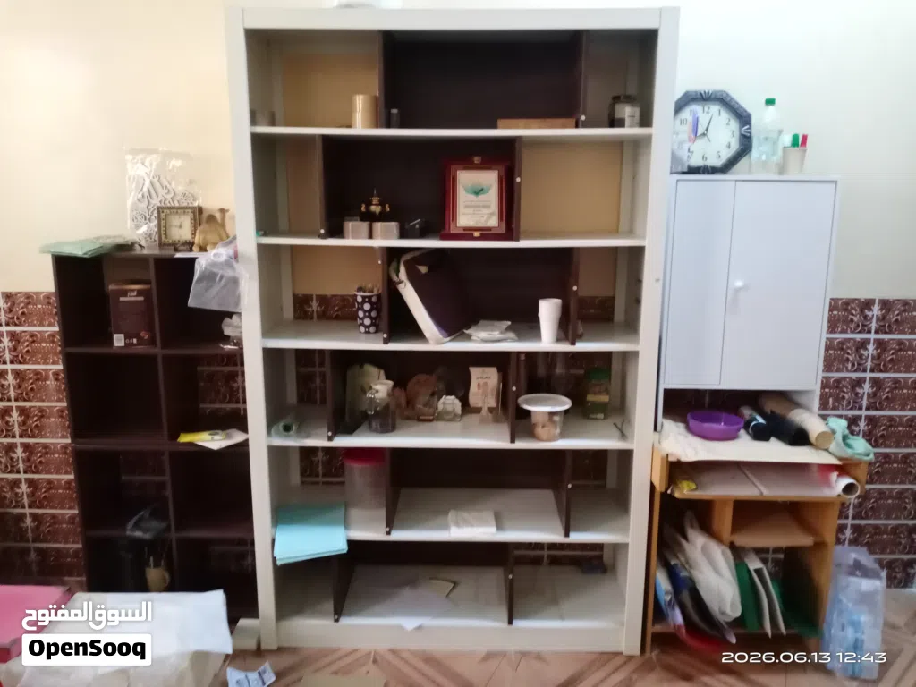 مكتبة خشب حديثة للبيع العاجل جدا كما تم تخفيض السعر