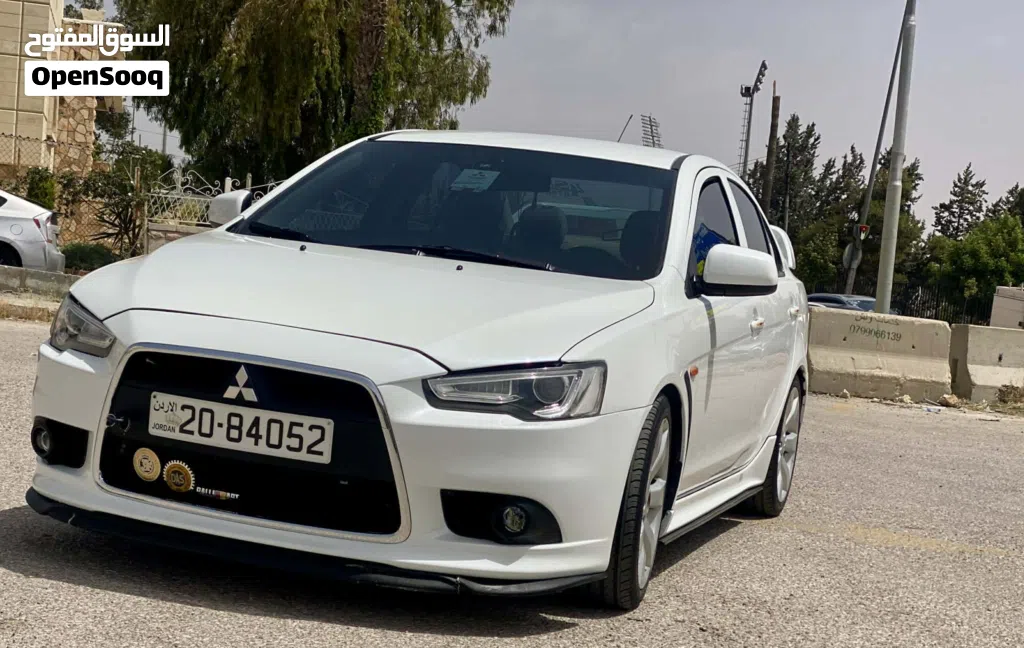 ميتسوبيشي لانسر GLX