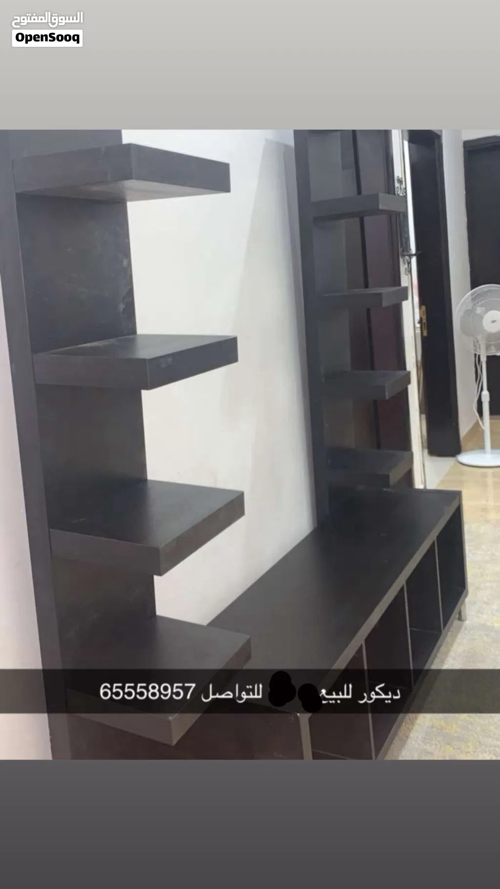 بيعه سريعه للبيع طاوله تلفزيون مع رف استعمال خفيف و نظيفه