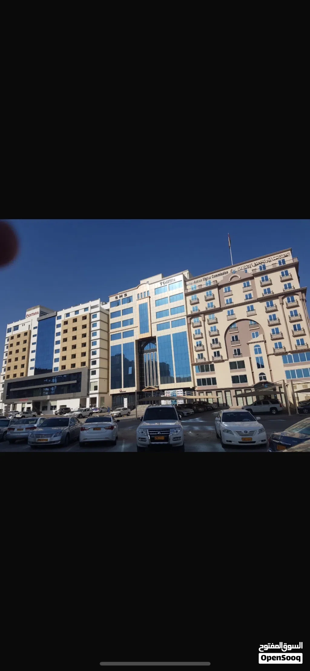 أنا المالك فرصه بسعر مميز للبيع مكتب بمساحه مفتوحه في غلا جنب فندق سنتارا مساحه 245 متر
