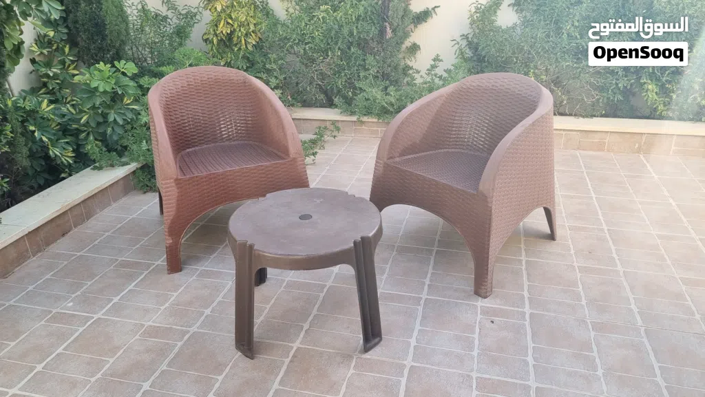 2 كراسى وطاولة