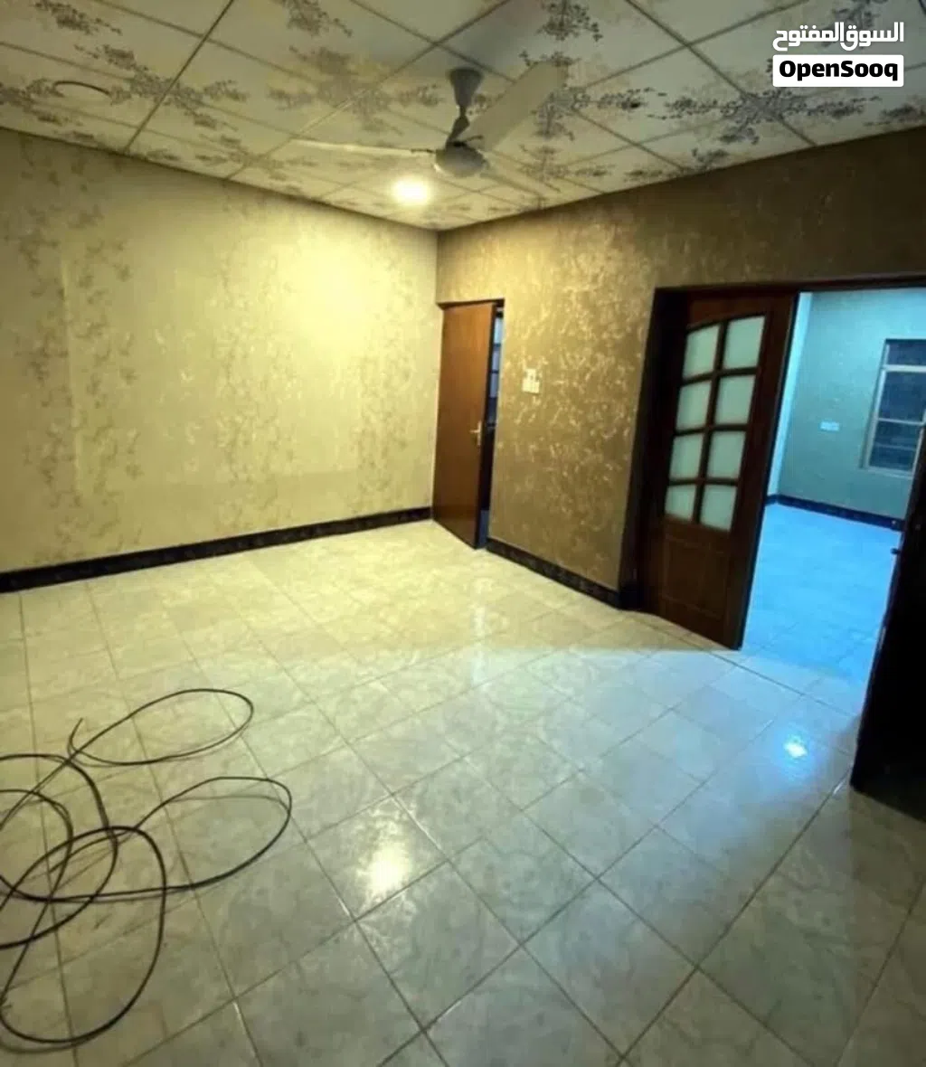 بيت طابقين للايجار في دور الصحه مساحه 200 متر يحتوي ست غرف منام