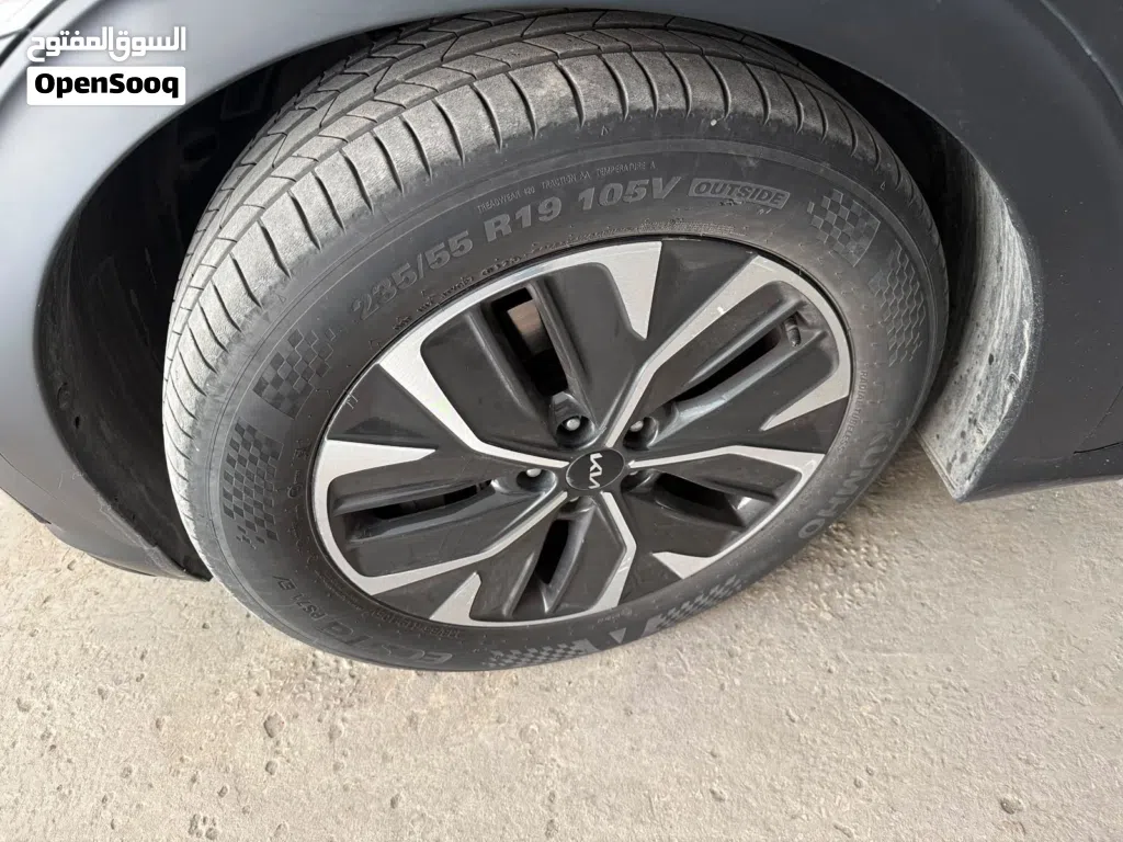 كوشوك كومهو كهرباء EV و جنط كيا EV6 2023 مقاس 19 إنش اصلي كوري صنف ويند بحالة الوكالة بدون اي عيوب