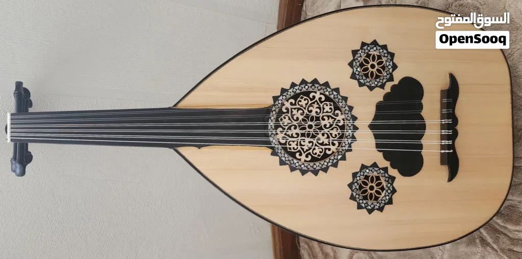 عود خشب الجوز مع فنجي