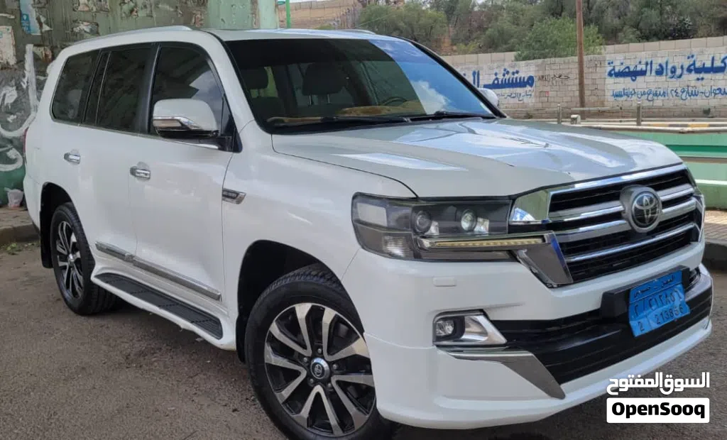 تويوتا لاند كروزر VXR