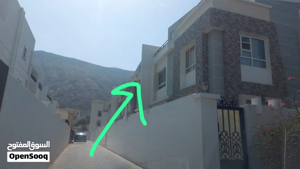 توين فيلا للبيع في بوشر حي البيضاء 5 غرف نوم مع الملحقات لكل فيلا ..