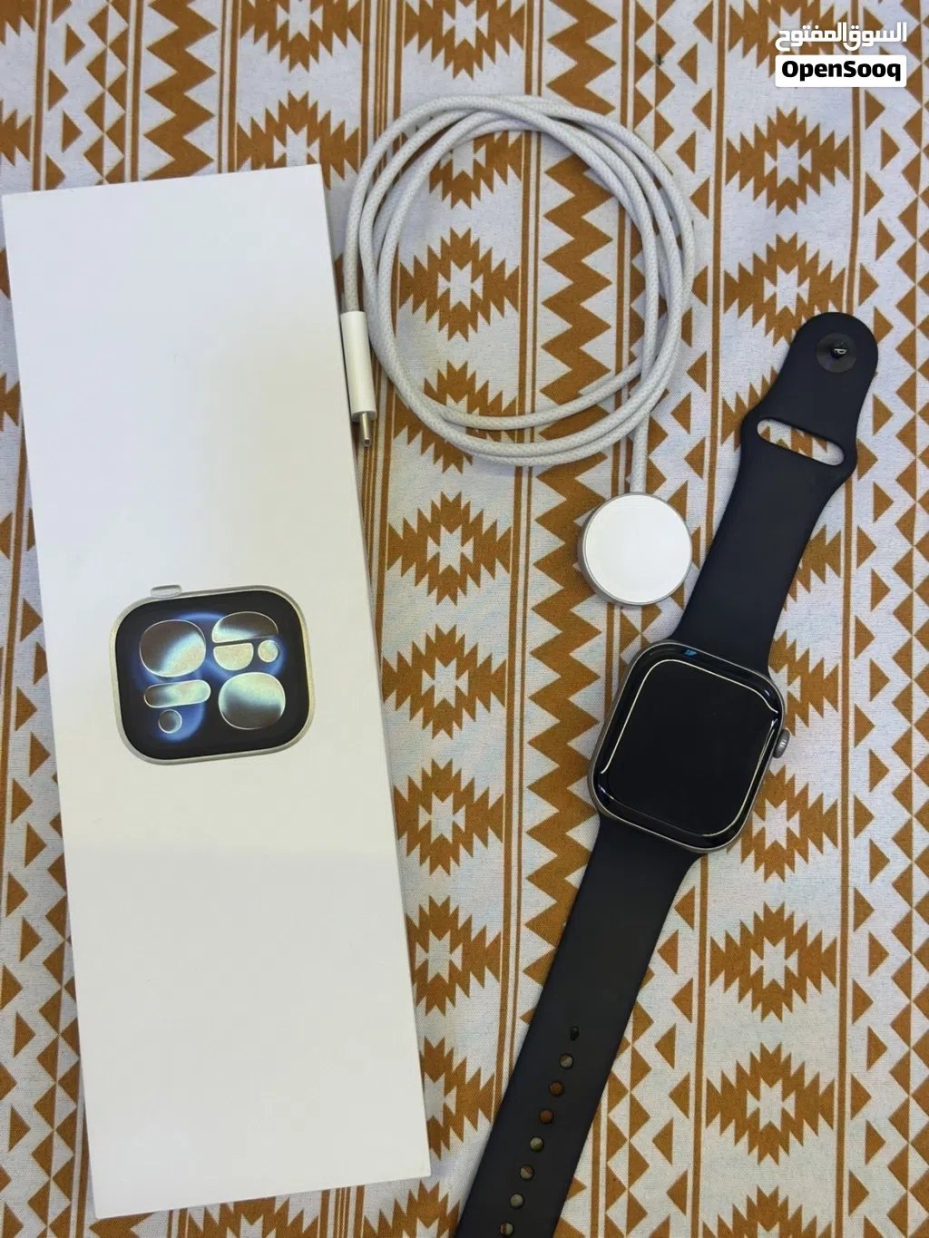 Apple watch 11 46 mm ابل واتش 11 قياس 46 مستعمله شهر ونص