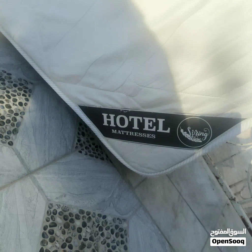 فرشه Hotel