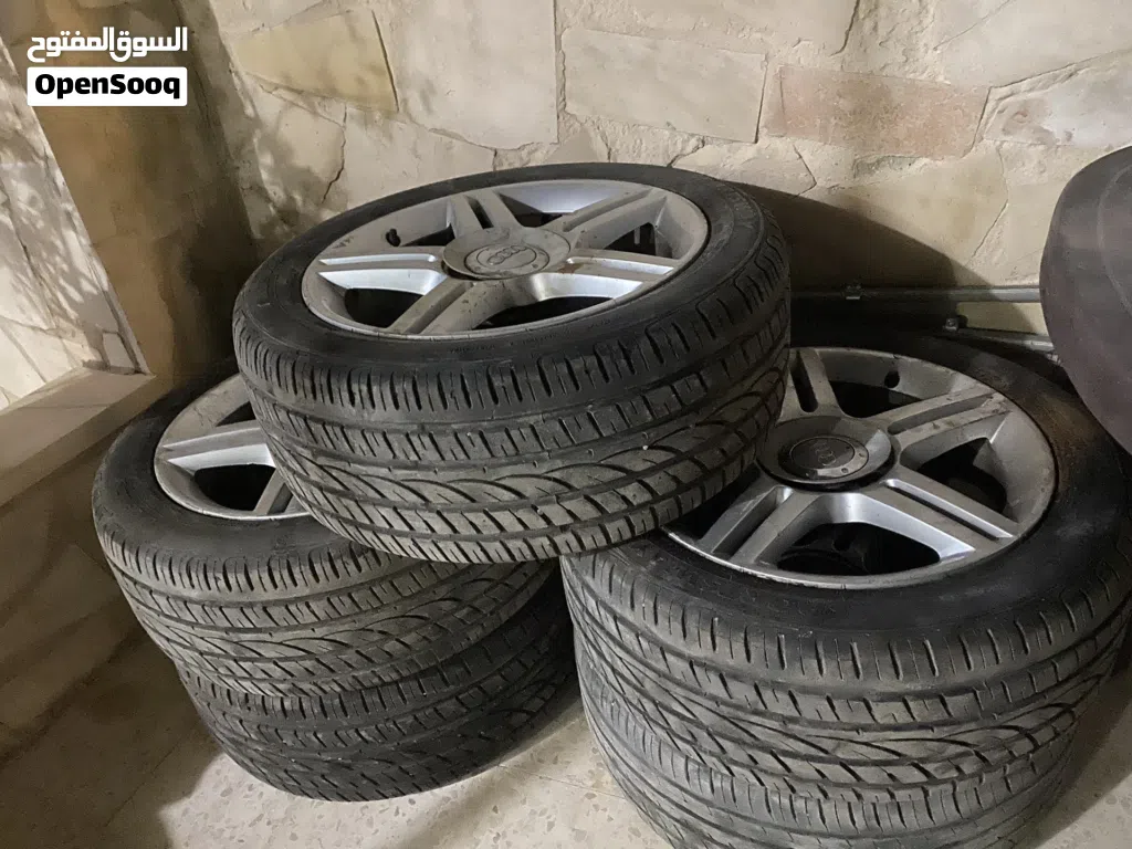 جنوط مستعملة بحجم 17 إنش 5 جنطات لسيارة Audi A4 Sline 2008(للبيع فارغ بدون كوشوك)
