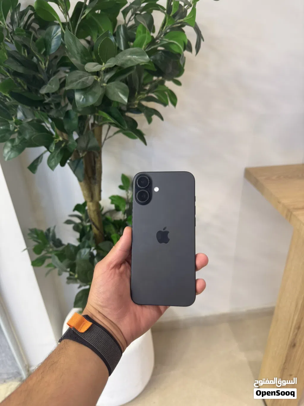 iPhone 16 Plus eSIM شريحة الكترونية