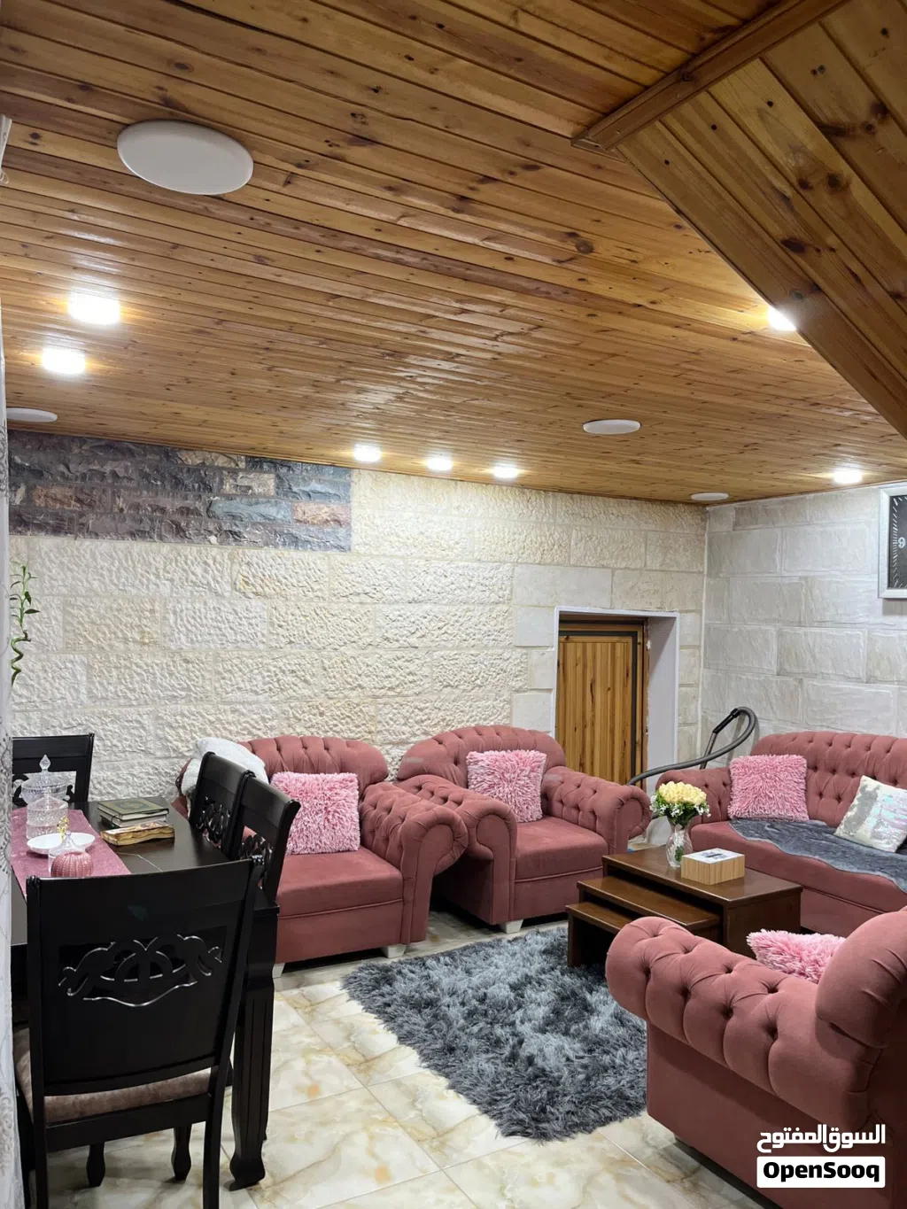 شقه صغيره للبيع