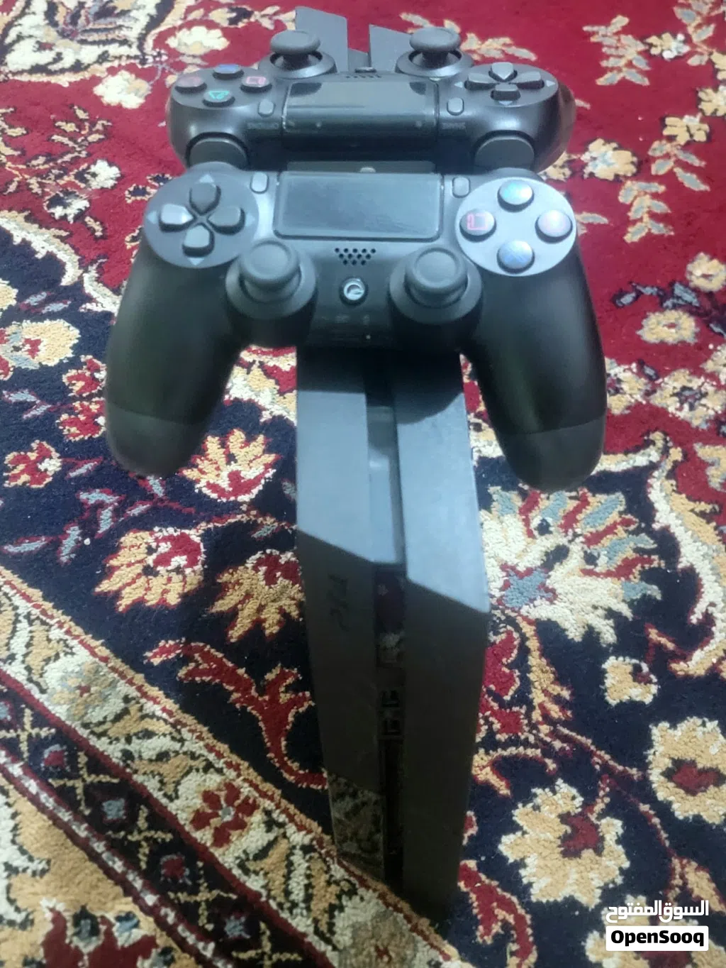 جهاز PS4 Fat شبه جديد + 2 يد وكالة – نظيف جدًا وجاهز للعب