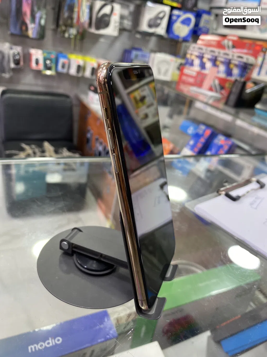 ايفون 11 pro max للبيع بسعر مغري جدا الجهاز بحالة ممتازة جدا و مغير فقط بطارية