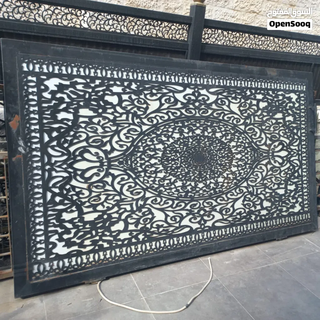 باب كراج ليزر بحال الوكاله مع كامل اغراضو