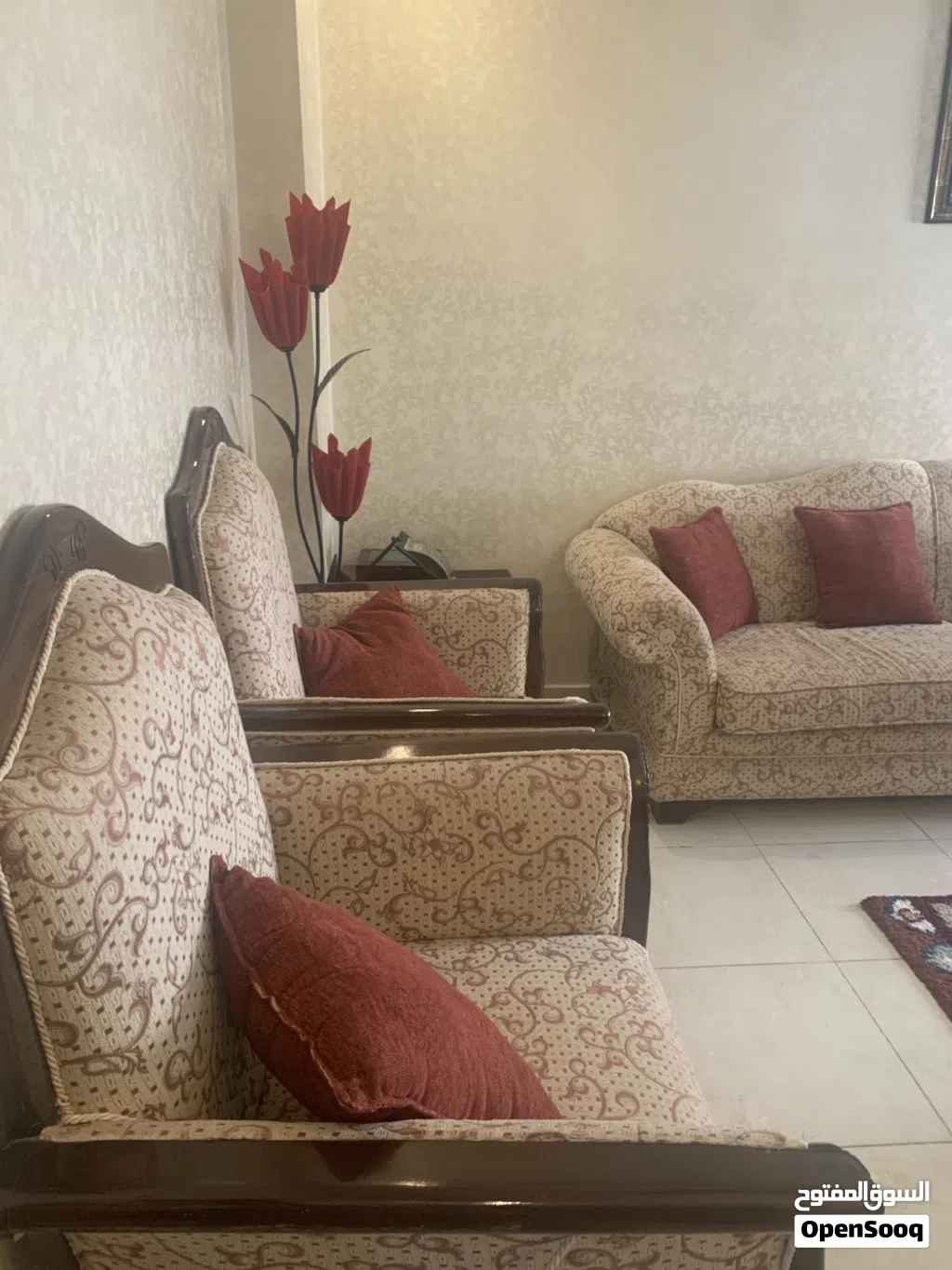اثاث غرفه ضيوف مع 3 طربيزات بلوط و وطاوله وسط بلوط مع 3 طربيزات سيرفس