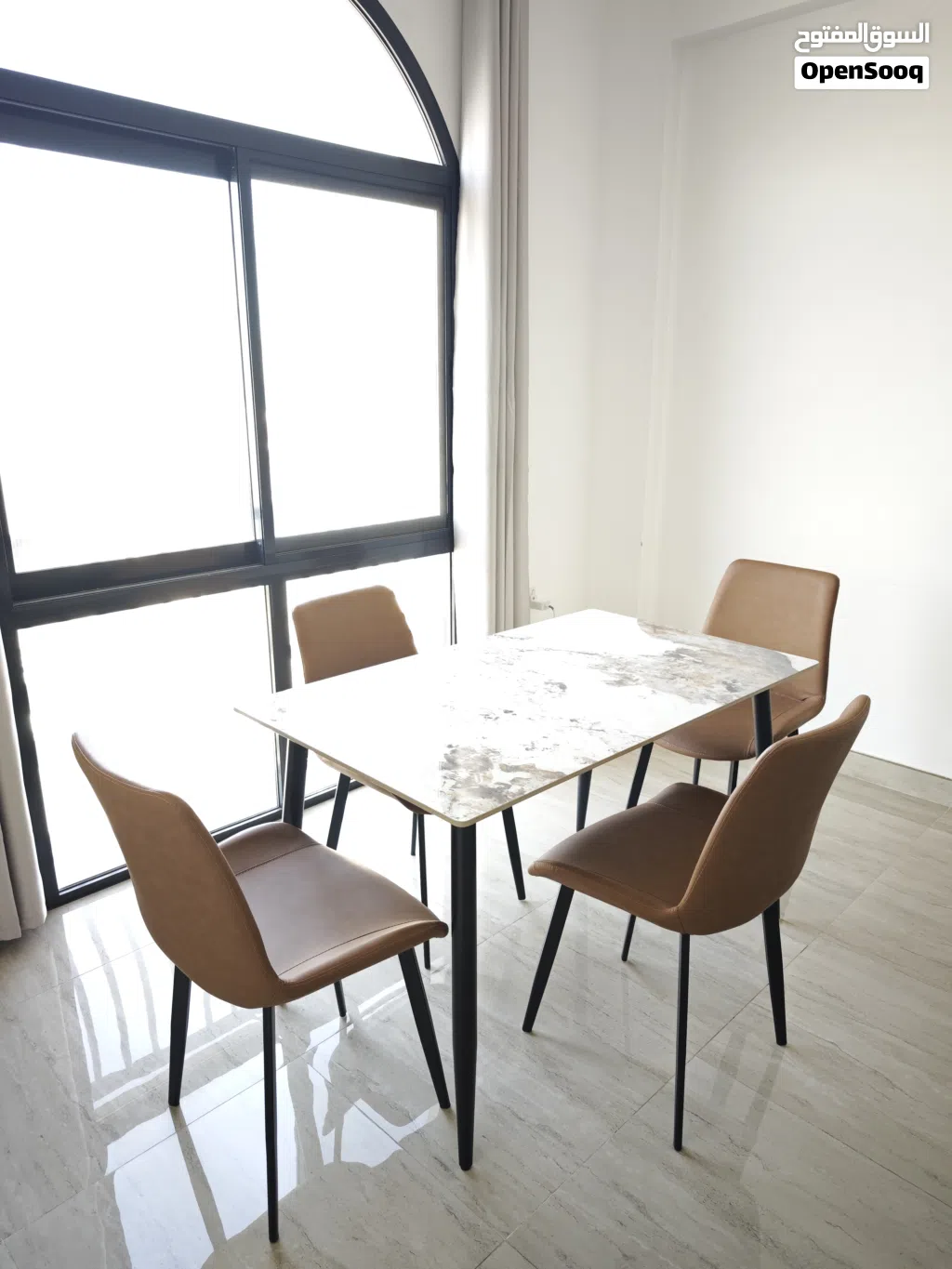 Maple Leaf Brand New 4-Seater Dining Table Set – Excellent Condition