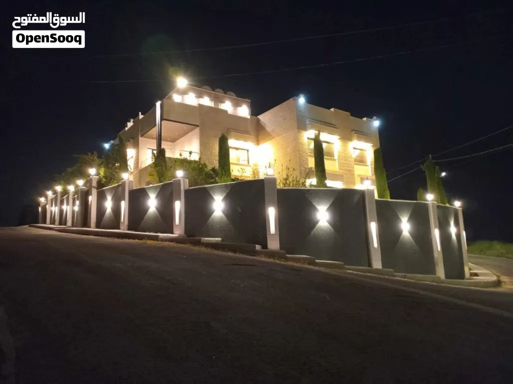 فيلا سكنيه فاخره جديده لم تسكن في اجمل احياء طريق المطار( سكن ب أحكام خاصه) على 3 شوارع