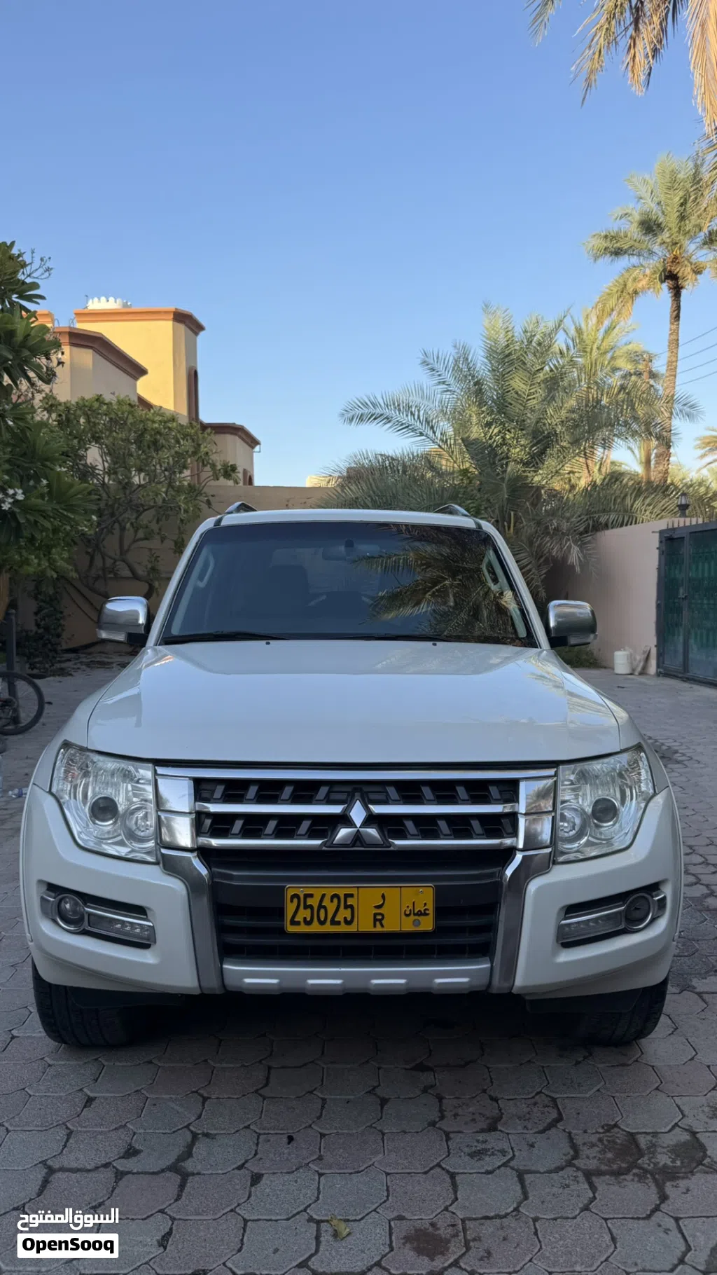 ميتسوبيشي باجيرو GLX