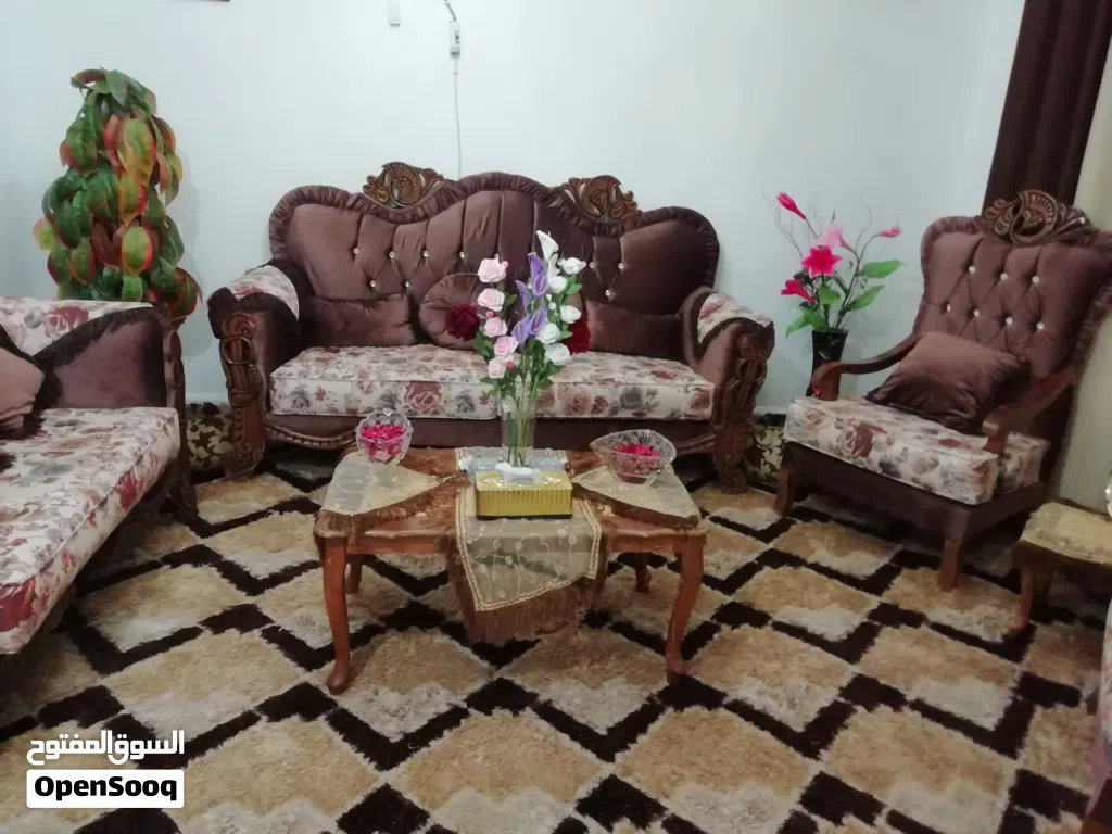 طقم كنب مع برادي للبيع