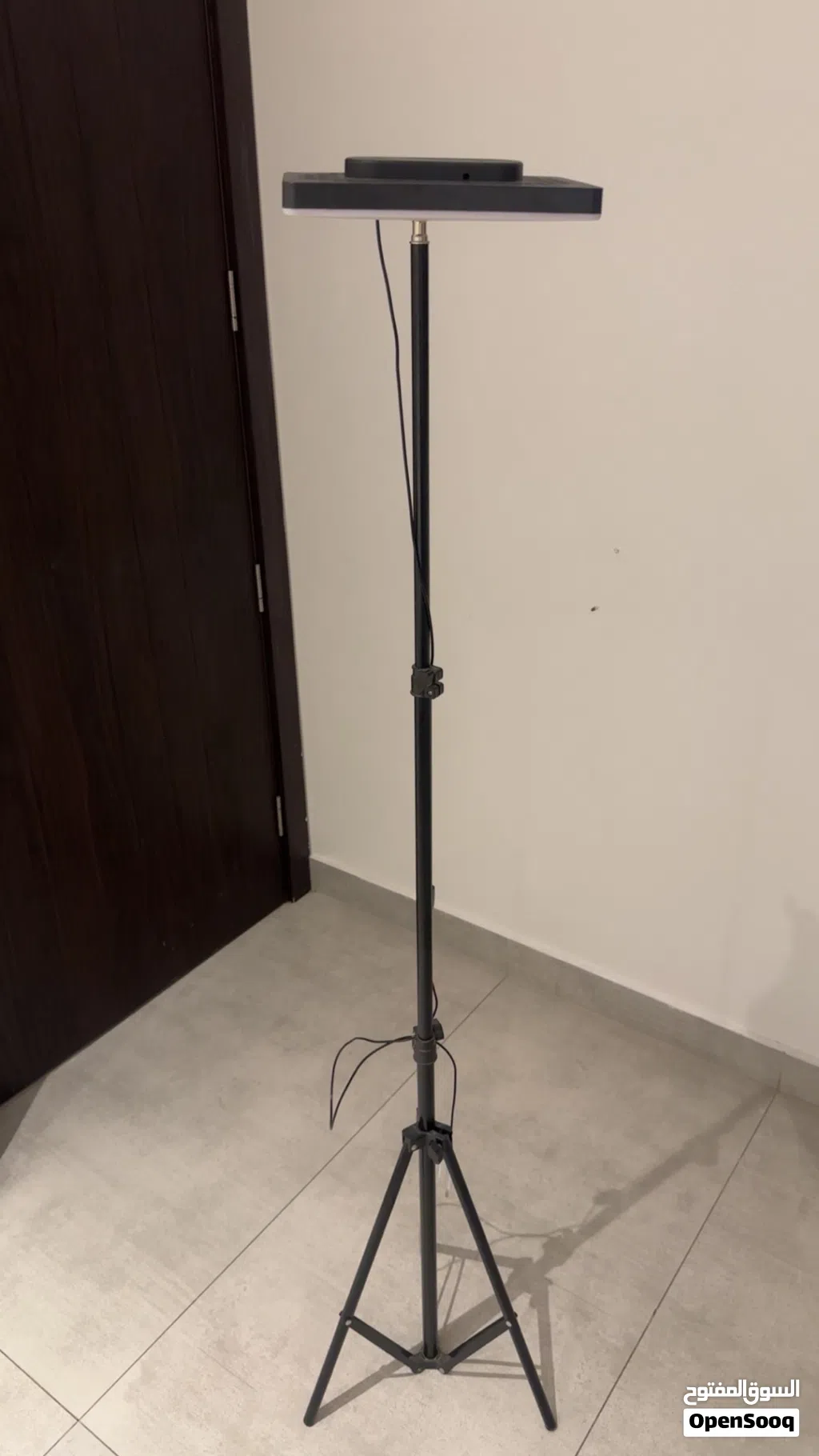 ليت ابجوره زينه و استعمال خفيف و ماتعاني من المشاكل و زينه للغرف light for room