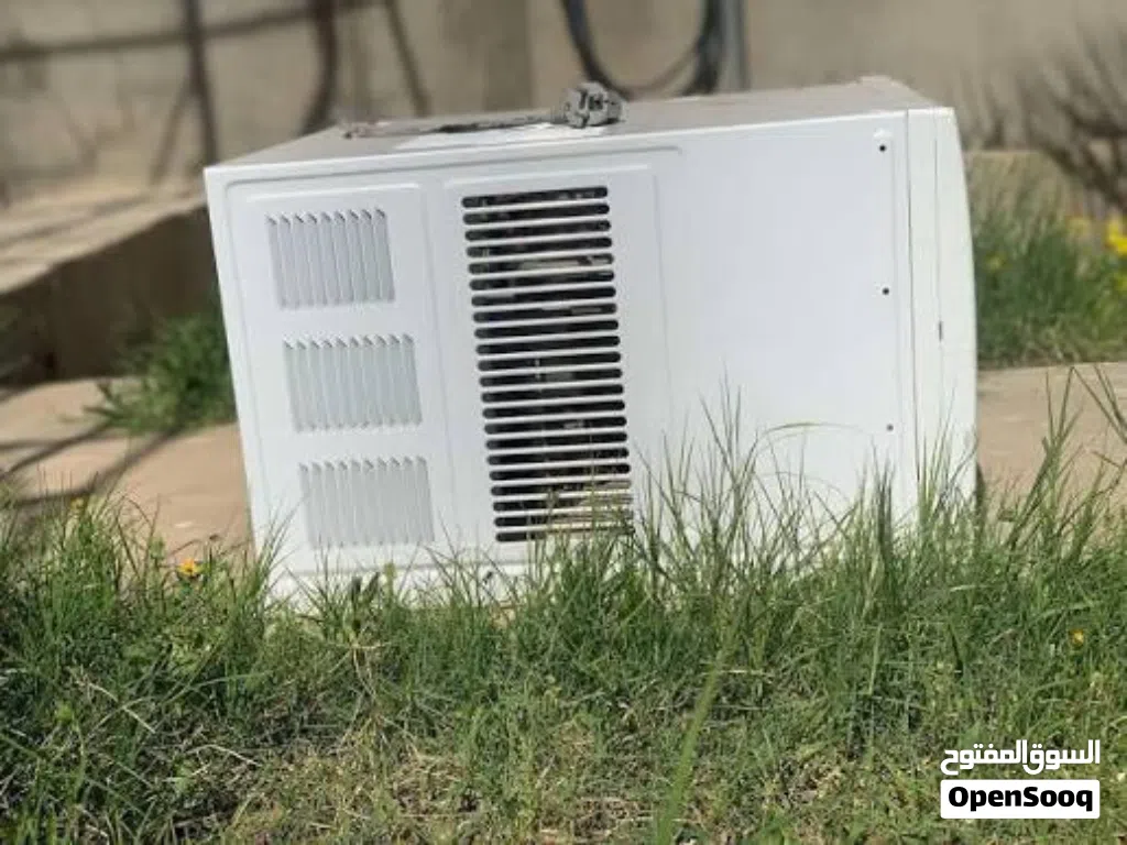 مكيف قطعة واحدة بحالة ممتازة