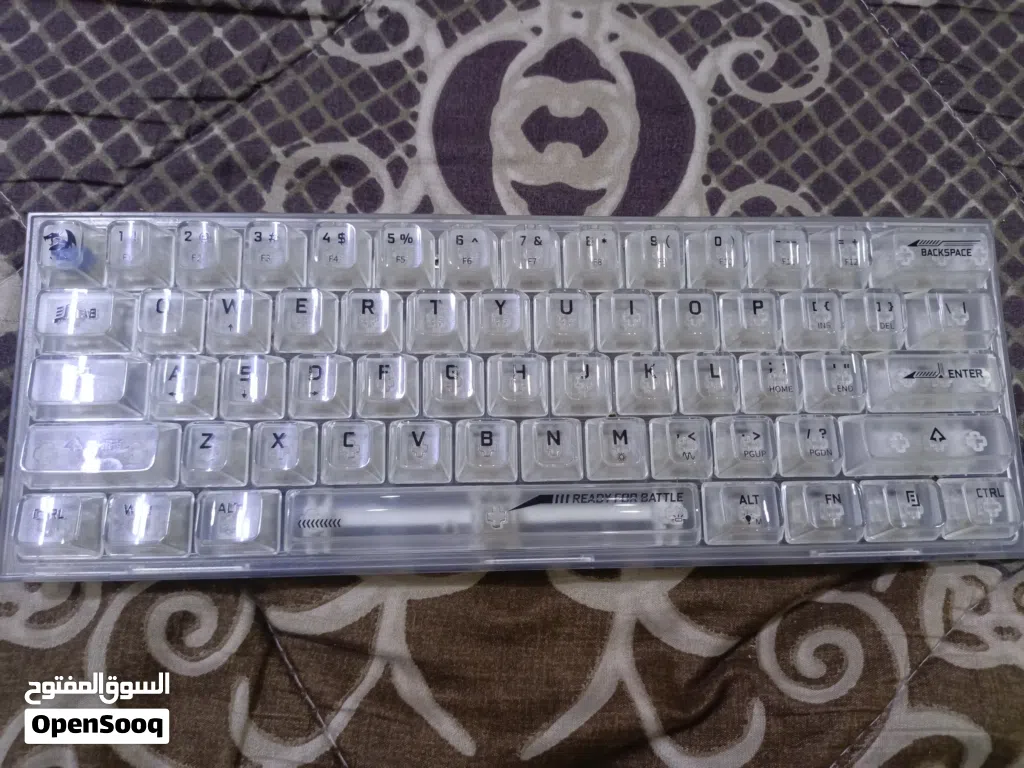 كيبورد red redragon k 617 شفاف ممتاز جدا للالعاب و صوتو كريمي
