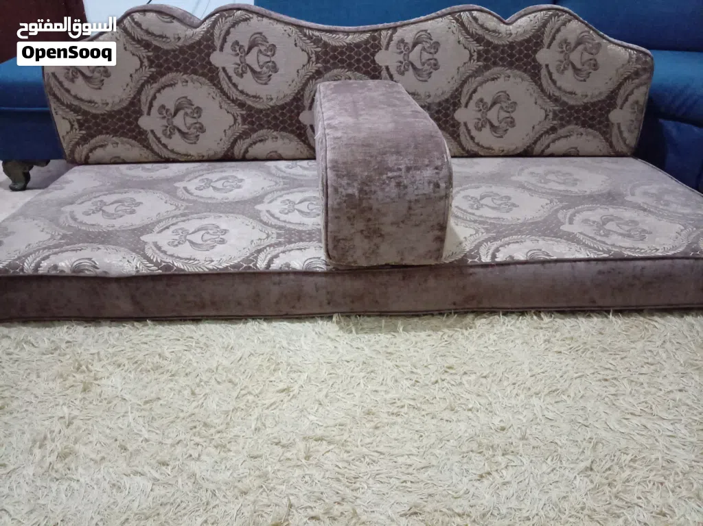 جلسة أرضية موجود في اربد حواره