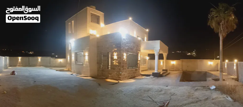 فيلا طابقين قيد التشطيب