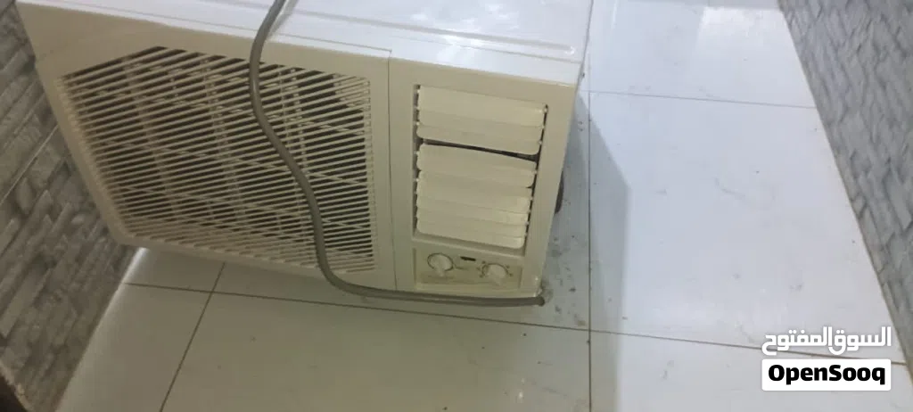 مكيف شباك طن ونص شركة آيس الموقع المكلا