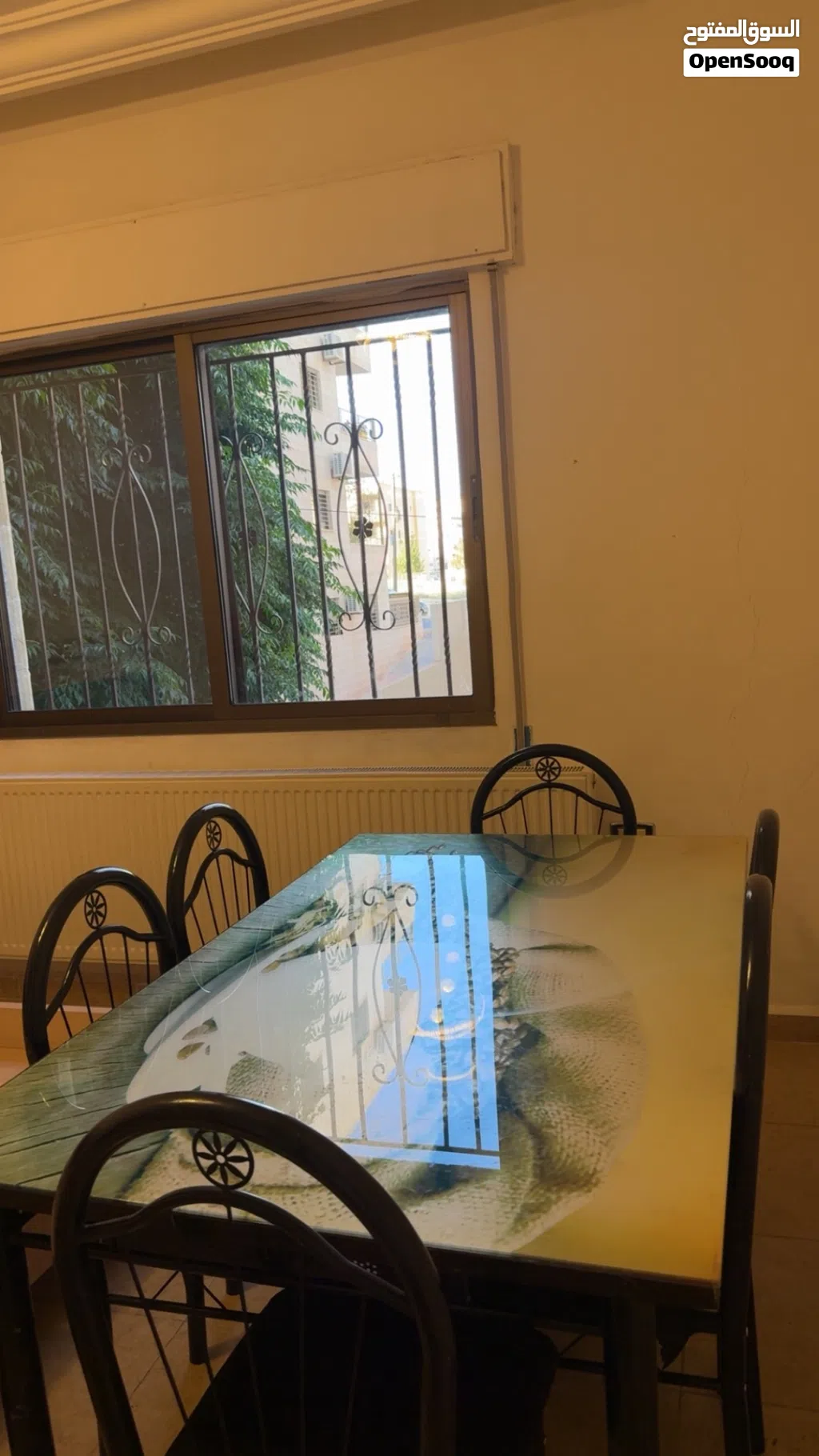طاولة منزل او حديقه