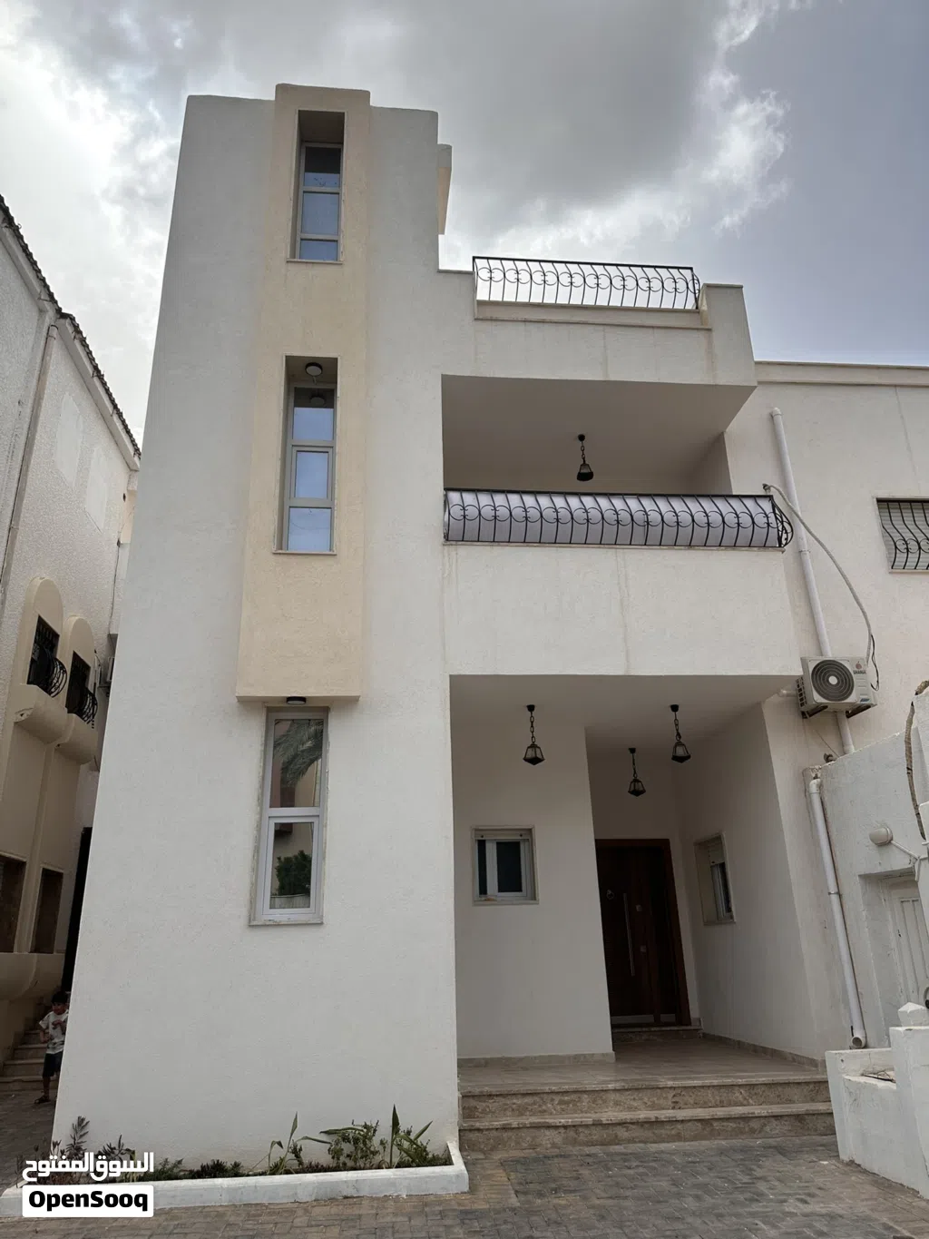 شقق للإيجار التجاري او السكني في حي دمشق موقع ممتاز وحيوي