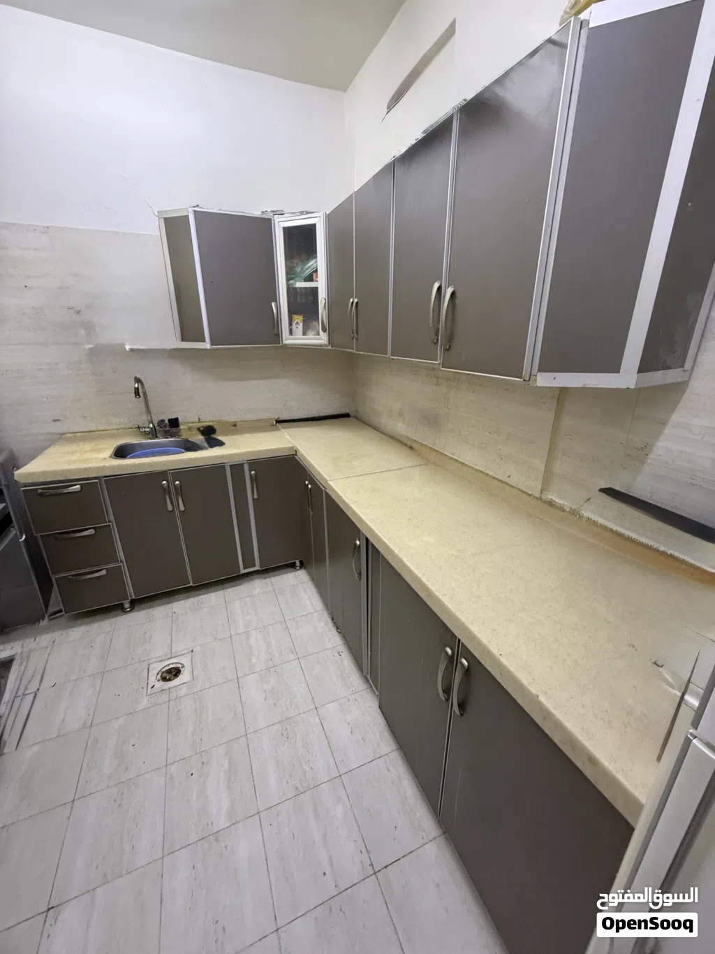 مطبخ 2 دور 3*2 حرف L بحالة ممتازة