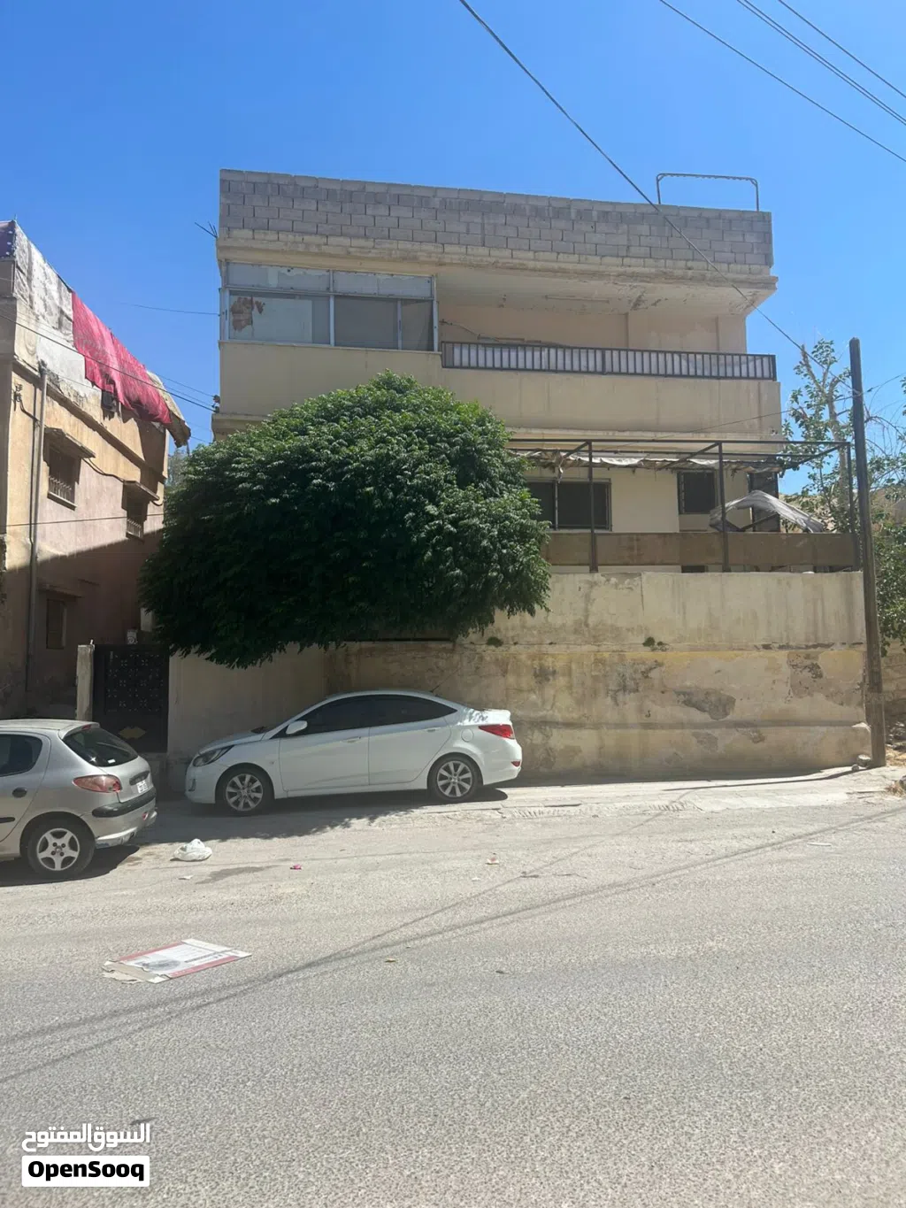 بيت بحالة ممتازة جداً للبيع في الرصيفة - الجبل الشمالي. البيت مستقل ومدخلين منفصلين وكل طابق.