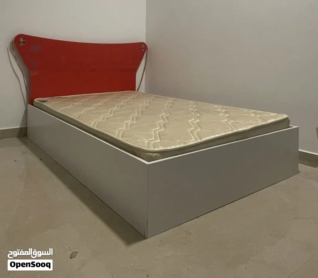 سرير أطفال جوده عاليه مع مرتبة راحة
