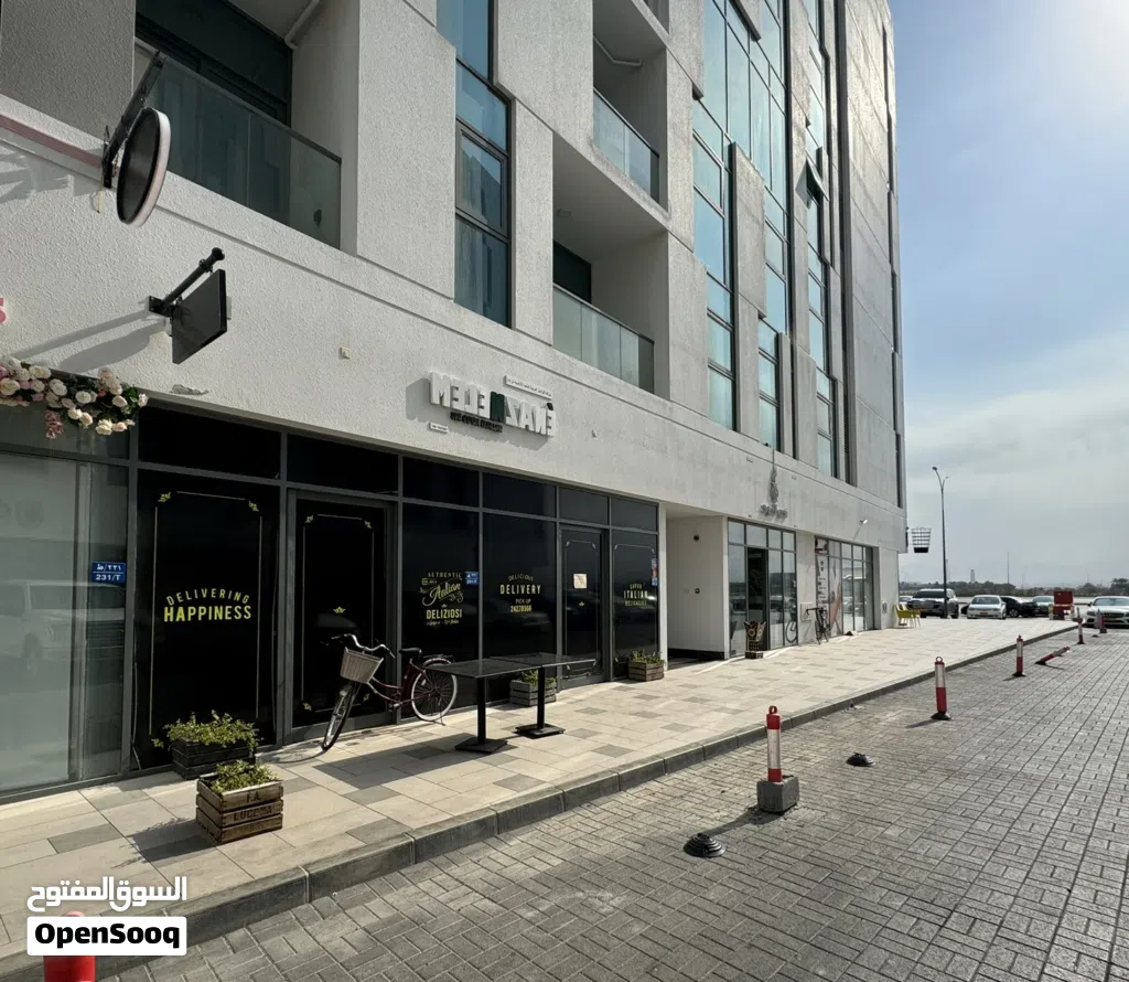 محلين في مبنى طيف 8، على شارع الموج.Two attached shops for rent in al Mouj st. In taif8