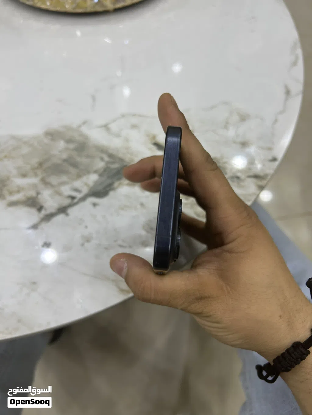 iPhone 15 pro max بحاله ممتازه البطارية:91 256جيجه مش مفتوح ولا مصلح ولا فيه اشي