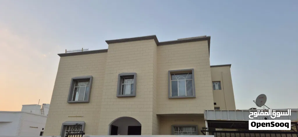 لا يفوتك مبنى سكني للاسثمار مؤجر بالكامل مؤلف من فيلا وملحق وخمس شقق بجانب جامع الأمين ونستو الثامنة